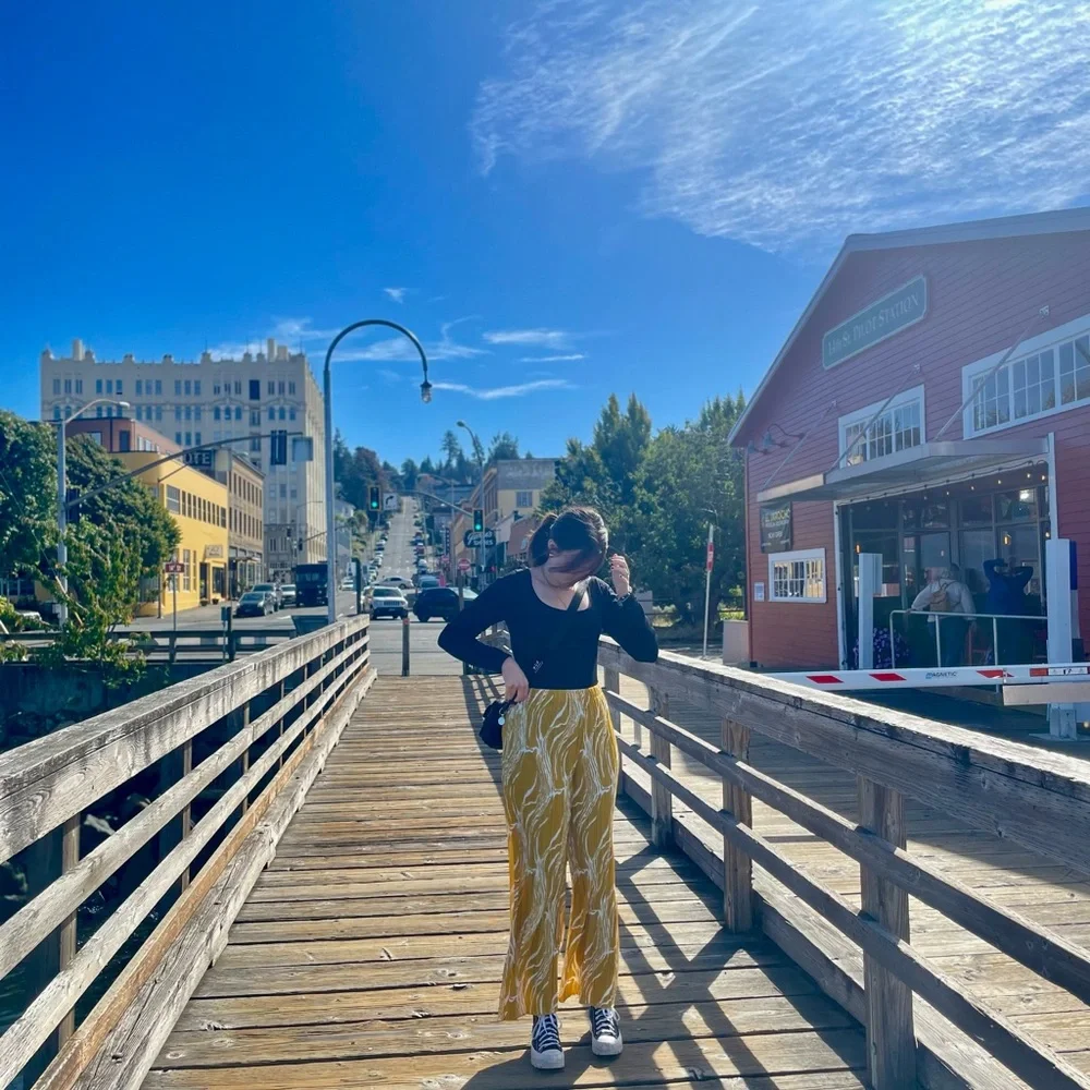 Yellow and White Pleated Wide-Leg Pants - Picture 3 of 3